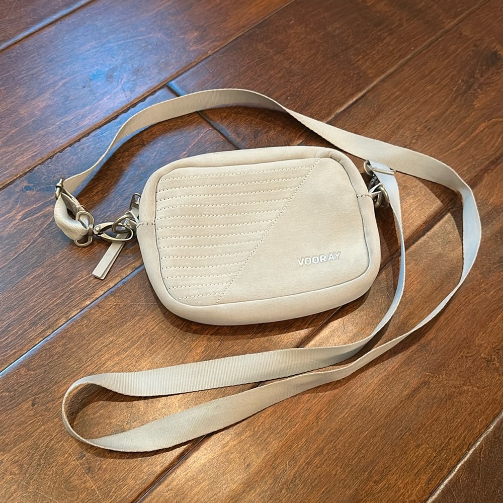 VOORAY small crossbody/pouch!